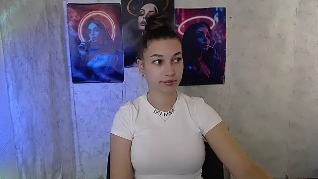 Snapshot of KarolinaRosse_ chatting on October 17, 5:21 am KarolinaRosse online show from October 17, 5:21 am