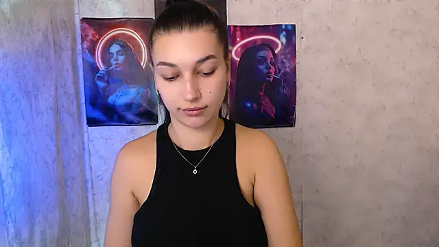 Snapshot of KarolinaRosse_ chatting on October 20, 5:43 am KarolinaRosse online show from October 20, 5:43 am
