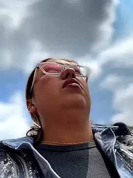 VIOLETA-25  online show from April 14, 3:45 pm