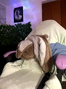 bonnie 18x online show from October 29, 5:45 am