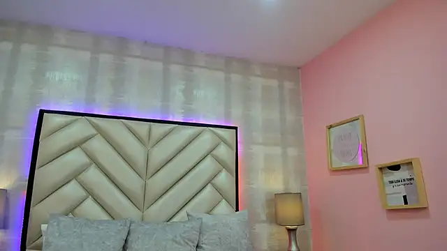 HazelMoret online show from September 16, 11:40 am