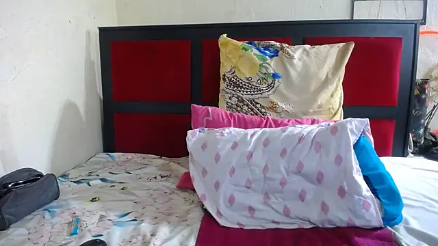 MaximTease24 online show from October 13, 8:00 pm