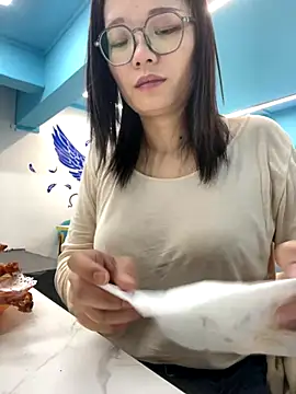 Bella0815 online show from November 12, 8:12 am