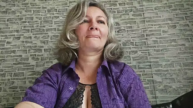 Snapshot of EdithManning chatting on September 22, 5:39 am EdithManning online show from September 22, 5:39 am