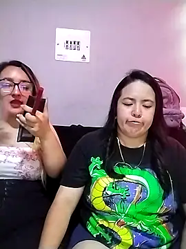 katieeandsharonn online show from March 24, 9:31 pm