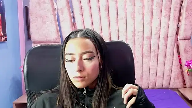 Snapshot of Miaa_Thopmson chatting on September 19, 7:24 pm Miaa Thopmson online show from September 19, 7:24 pm