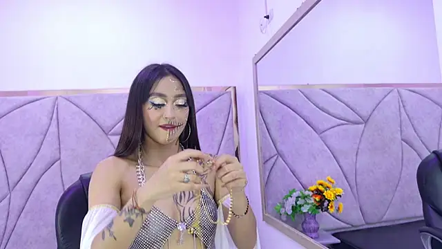 Snapshot of Miaa_Thopmson chatting on October 17, 8:12 pm Miaa Thopmson online show from October 17, 8:12 pm