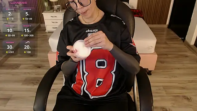 Sam mansson66 online show from November 18, 3:13 pm