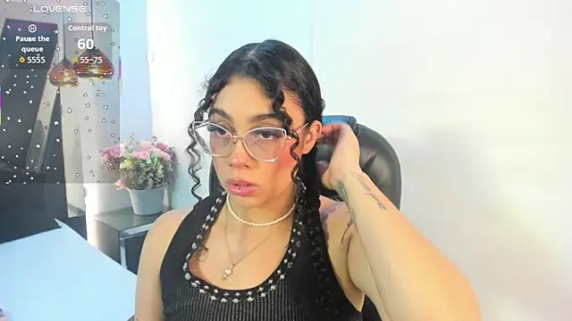 antonelllepiercee online show from November 30, 11:47 am