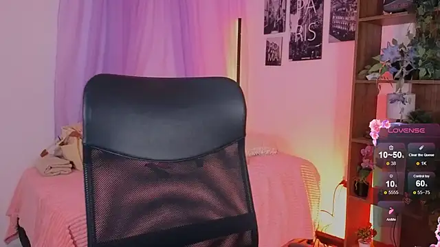 emilyrouxe online show from October 18, 5:04 pm