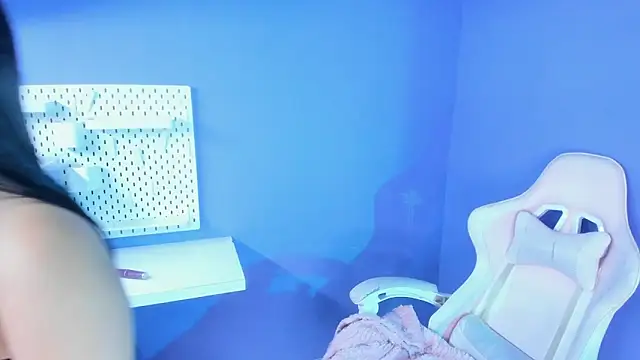 Annie9  online show from October 2, 2:38 am