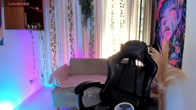 HannaRhodes online show from February 1, 7:12 pm