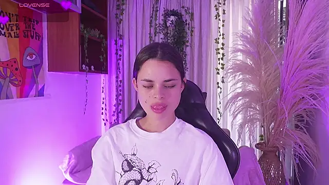 HannaRhodes online show from March 15, 3:25 pm