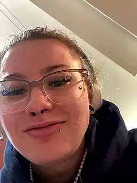 sluttysmiley online show from January 8, 8:02 pm