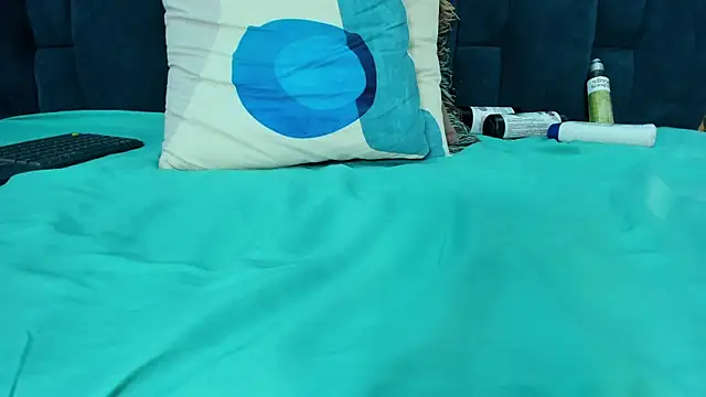 Melody Megann online show from October 3, 9:20 pm