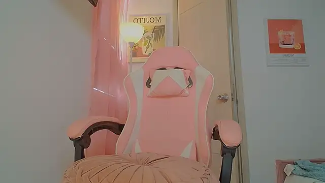 emmily forev3r online show from October 28, 7:19 pm