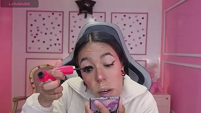 stephania t online show from November 15, 12:39 pm