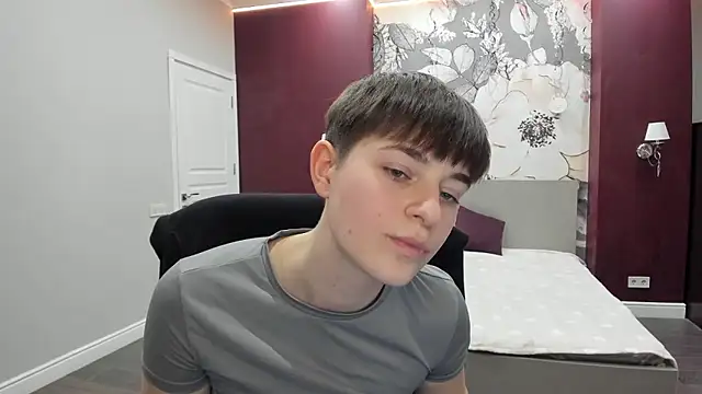 EmiliaYours online show from January 10, 3:39 pm