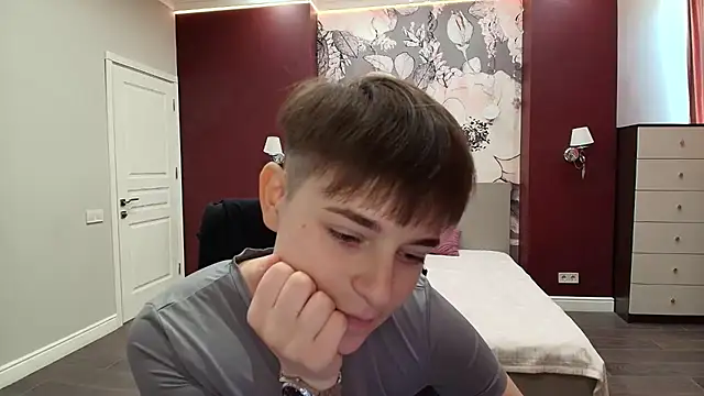 EmiliaYours online show from September 22, 3:10 pm