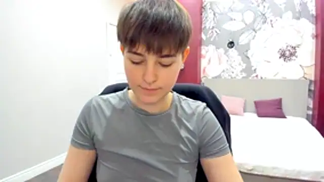 EmiliaYours online show from February 14, 3:14 pm