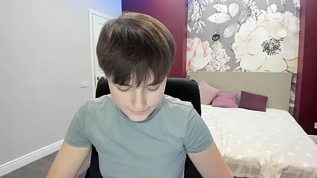 EmiliaYours online show from September 13, 4:26 pm