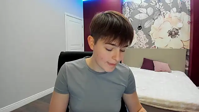 EmiliaYours online show from October 11, 2:09 pm