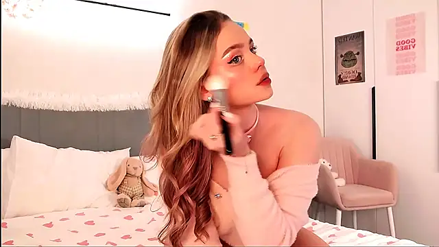 SIlviaBeyt online show from September 19, 6:40 pm