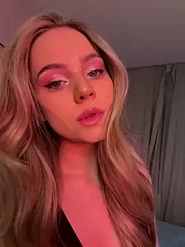 SIlviaBeyt online show from December 21, 9:30 pm