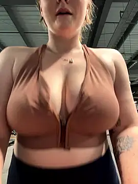 BustyBonnieUK online show from January 17, 10:50 pm