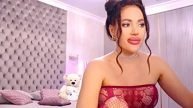 TianaPosh online show from November 1, 9:30 pm