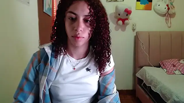 Snapshot of Perla_web09 chatting on October 6, 3:56 am Perla web09 online show from October 6, 3:56 am