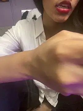 MaggieMasala online show from December 18, 8:30 am