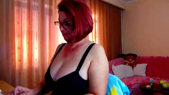 Snapshot of EdithCharm chatting on September 22, 2:59 pm EdithCharm online show from September 22, 2:59 pm