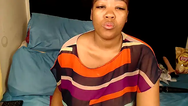 Busty-Londie online show from November 14, 5:46 pm