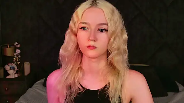 NaomiLoys online show from September 8, 8:19 pm