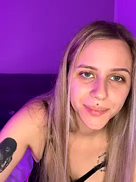 lunawolf21 online show from November 24, 7:32 am