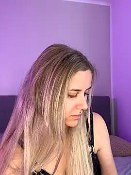 lunawolf21 online show from November 5, 7:24 am