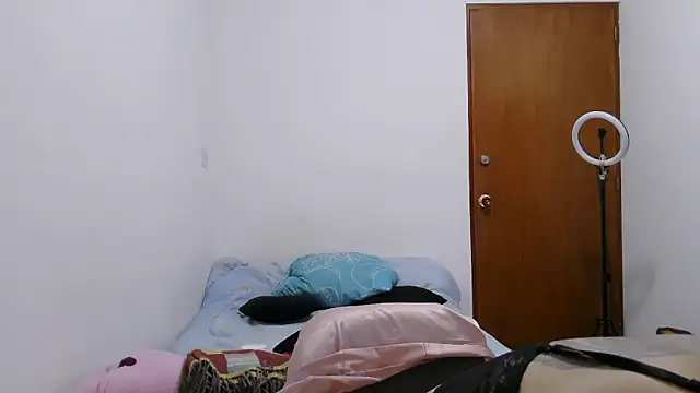 luxandracon23 online show from February 12, 12:07 pm