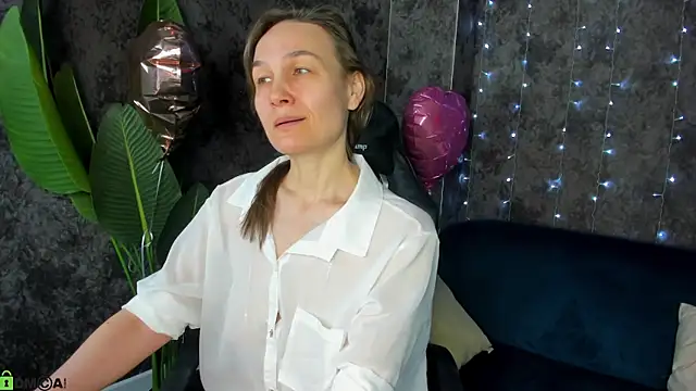 Lillian White online show from February 15, 1:08 am