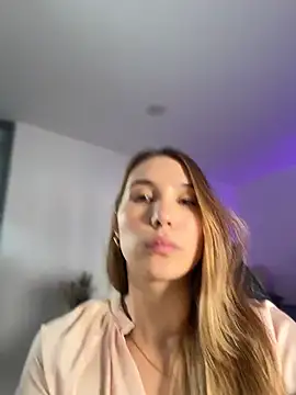 SophieRaily  online show from February 10, 8:34 pm