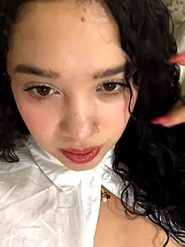 Snapshot of Julieta_333 chatting on September 21, 12:42 am Julieta 333 online show from September 21, 12:42 am