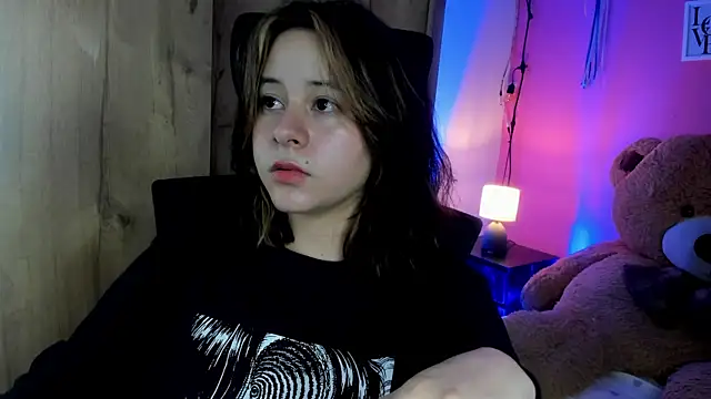 agnes 213 online show from March 2, 8:15 pm