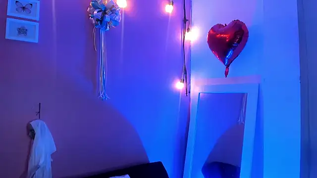 agnes 213 online show from September 25, 1:43 pm