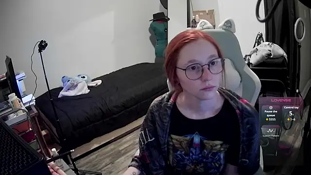 LilyFoxxx online show from March 27, 5:42 am