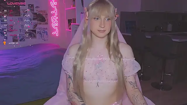 p1nkvenom online show from November 3, 2:43 pm