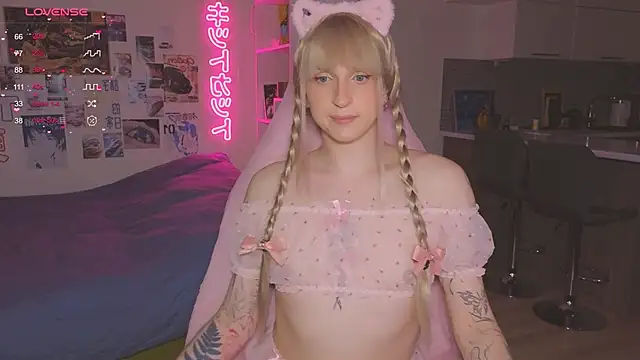 p1nkvenom online show from November 25, 7:15 pm