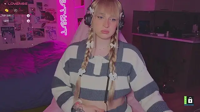 p1nkvenom online show from February 28, 3:22 pm