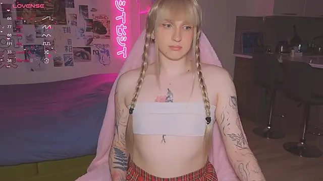 p1nkvenom online show from December 4, 4:41 pm