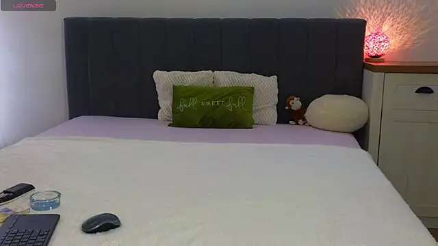 LauraMirage online show from November 13, 8:24 am