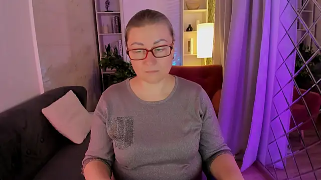 AlexandraKind online show from December 4, 8:31 pm